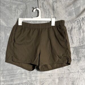Madewell olive‎ green shorts Women's size medium lightweight